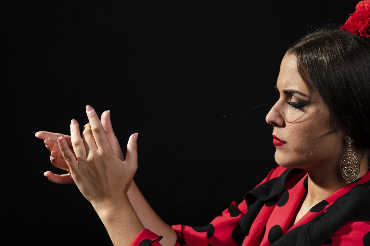 klatschende Hände der Nahaufnahme - Flamencafrau